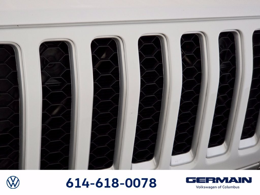 Used 2023 Jeep Wrangler Unlimited Sahara w/ Cold Weather Group AWD/4WD image 16