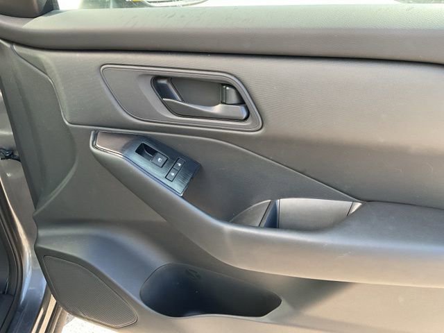 Used 2024 Nissan Rogue S AWD/4WD image 15