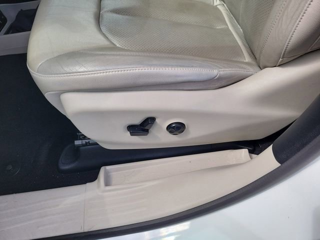 Used 2018 Chrysler Pacifica Touring-L image 13