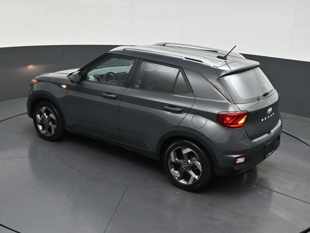 Used 2024 Hyundai Venue SEL FWD image 17