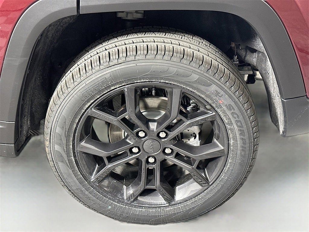 New 2025 Jeep Grand Cherokee Limited image 9