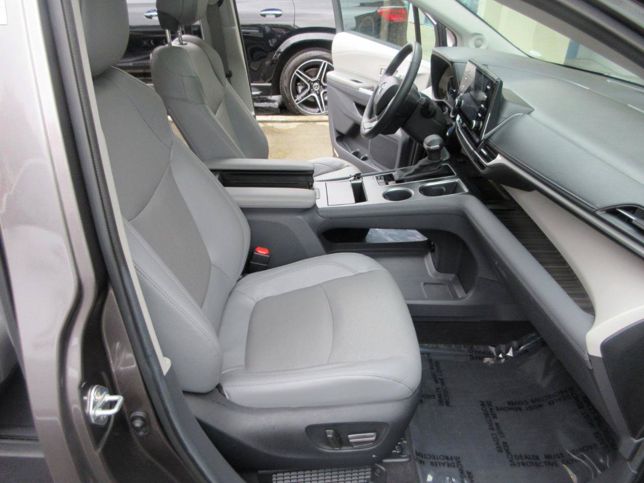 Used 2024 Toyota Sienna Limited AWD image 23