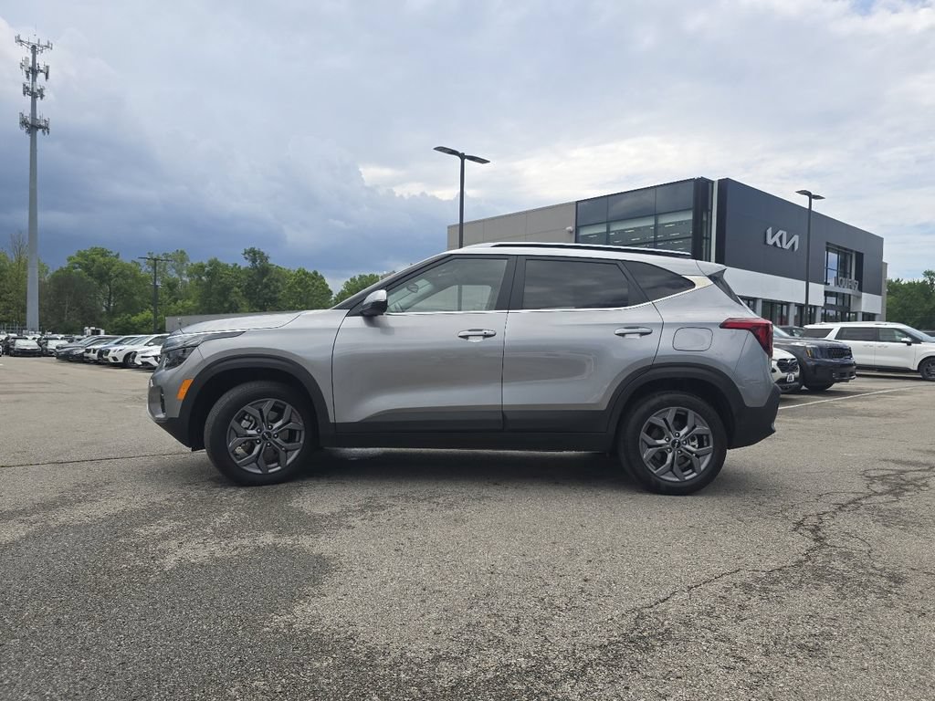 Used 2024 Kia Seltos S AWD/4WD image 14