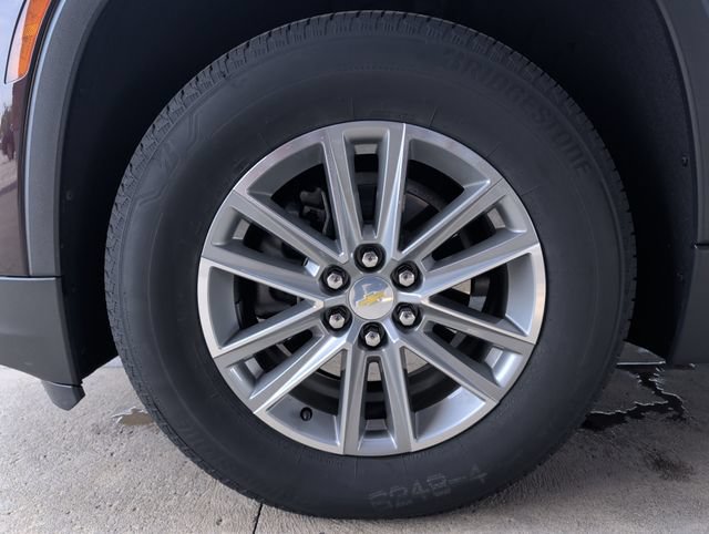 Used 2023 Chevrolet Traverse LT FWD image 24