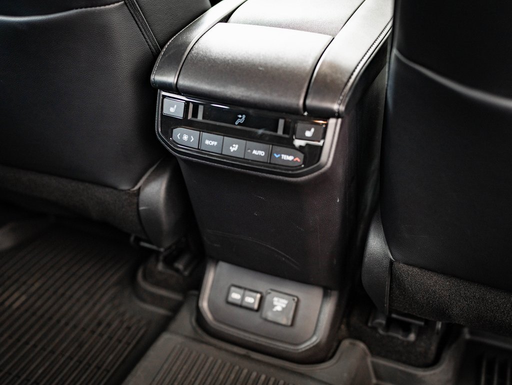 Used 2023 Toyota Highlander Platinum image 38