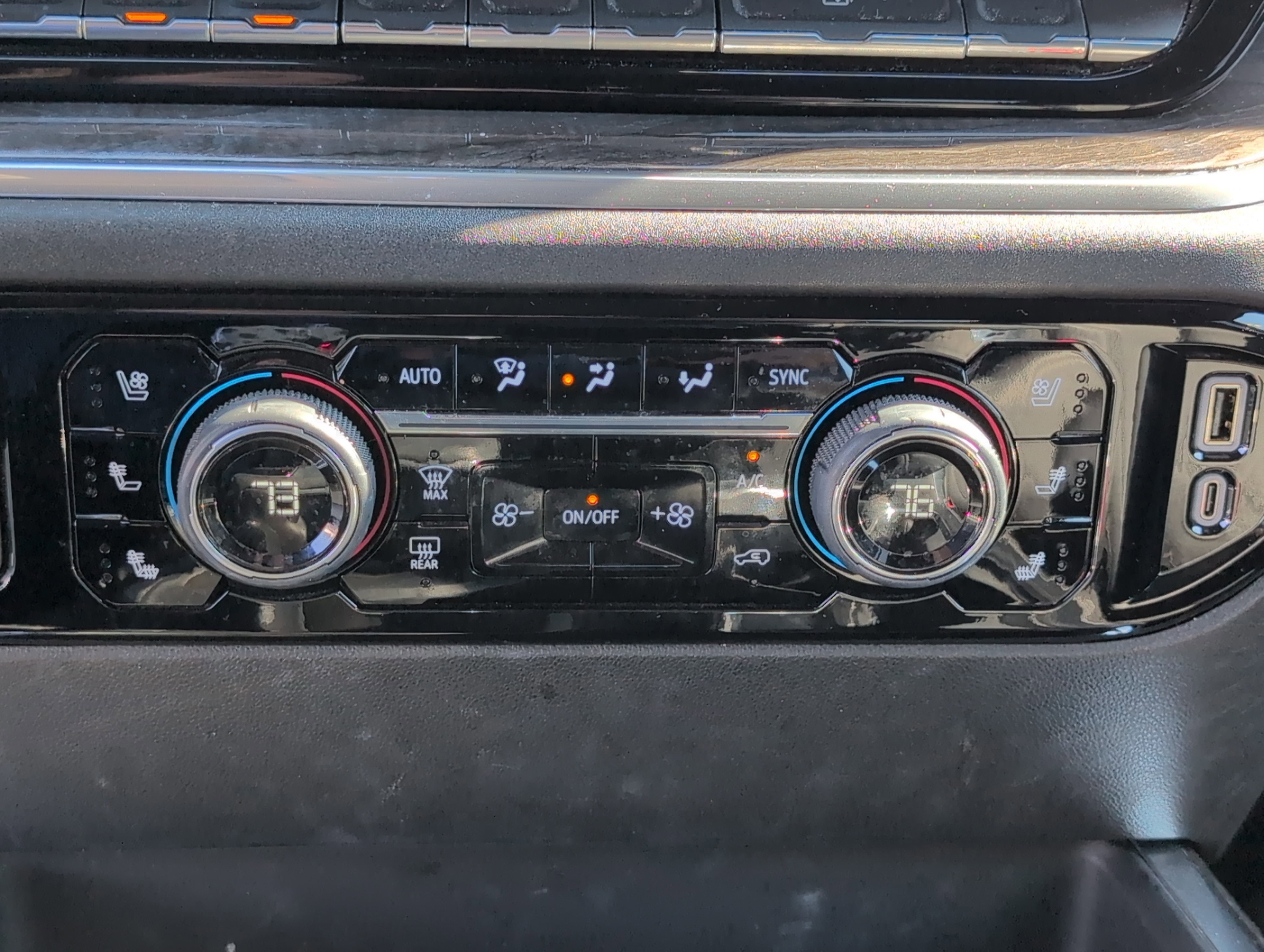 Used 2024 Chevrolet Silverado 1500 LTZ w/ LTZ Convenience Package II image 21