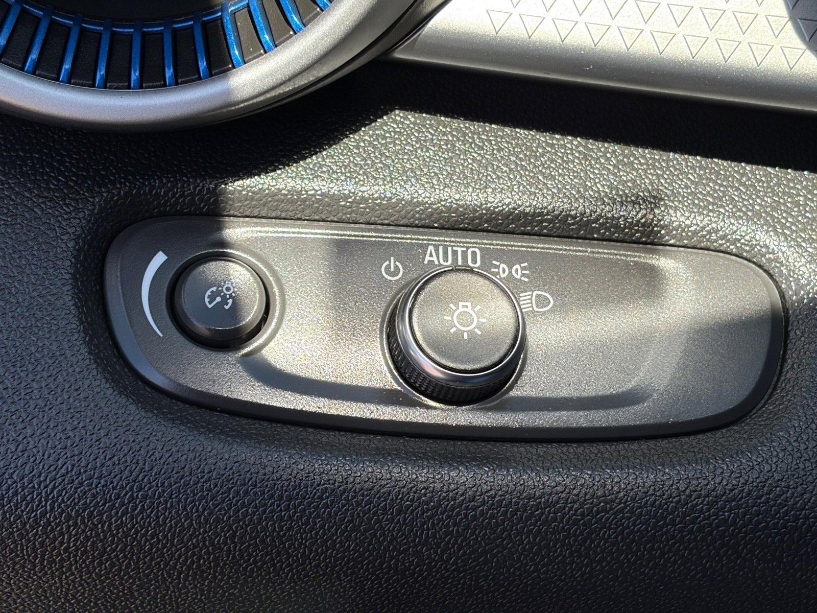 Used 2025 Chevrolet Trax LS image 18