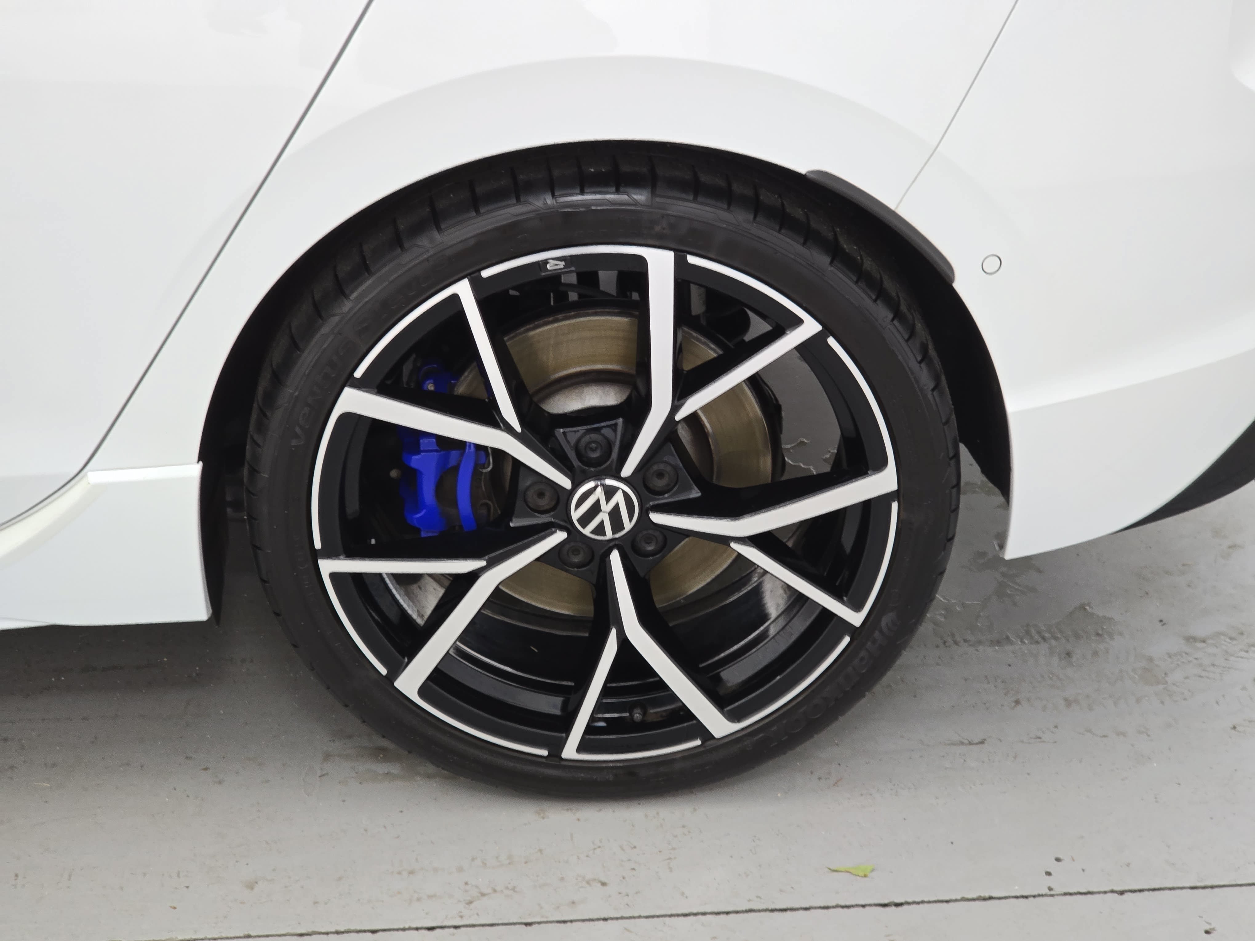 Used 2024 Volkswagen Golf R AWD/4WD image 35