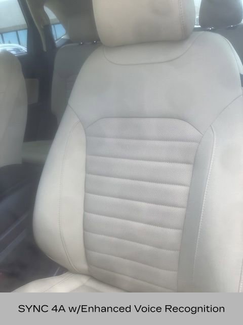 Used 2024 Ford Edge SE image 3