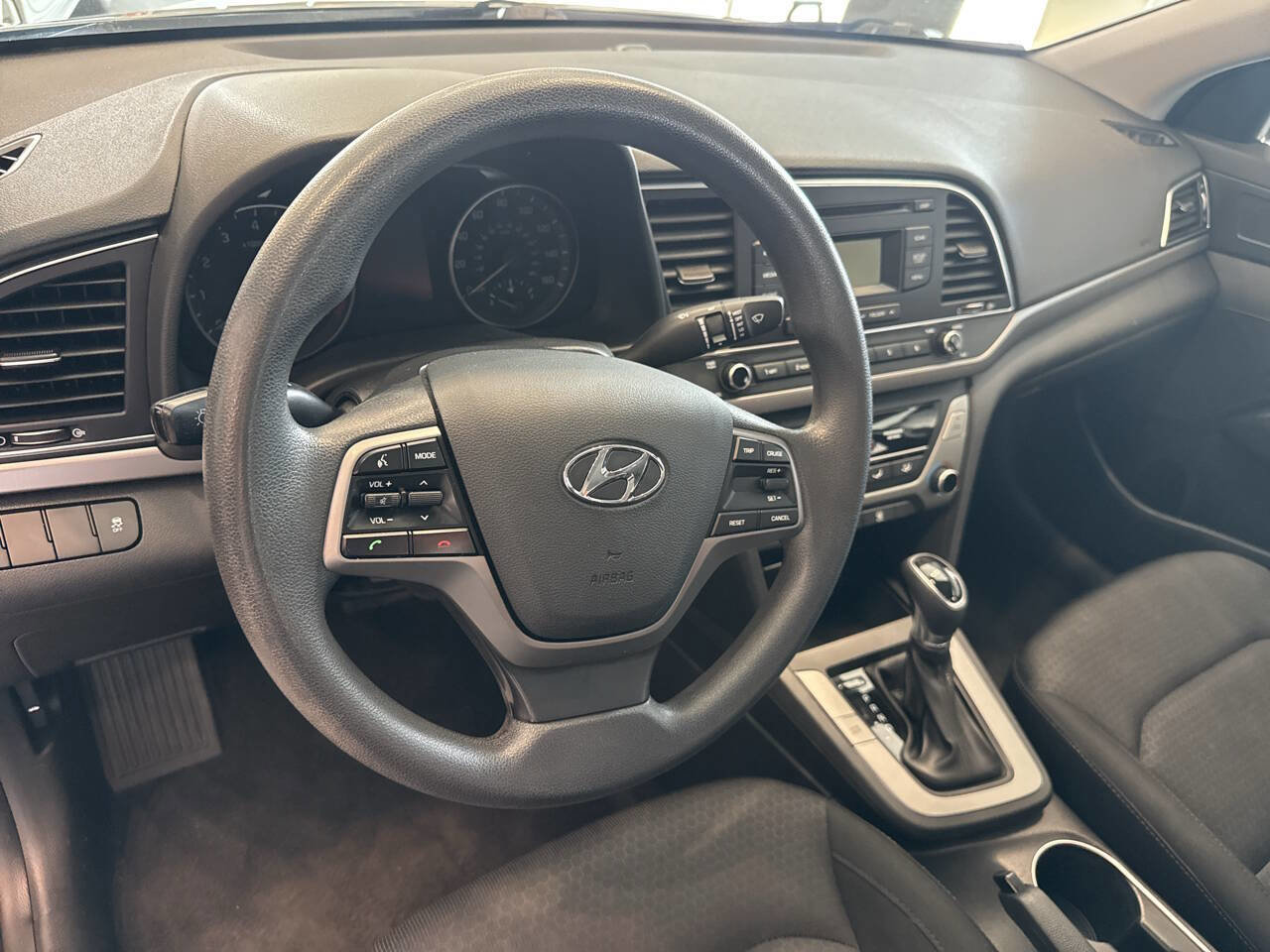 Used 2018 Hyundai Elantra SE FWD image 25