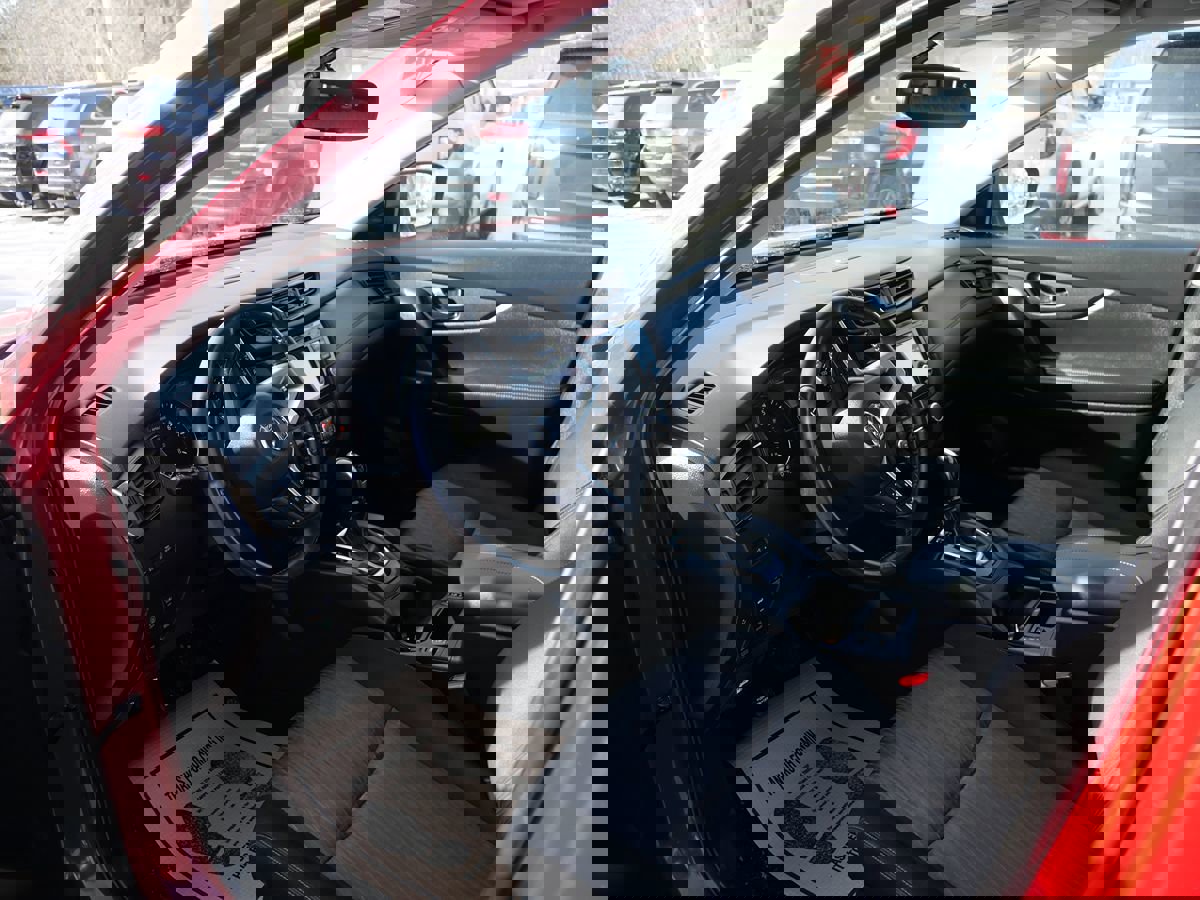 Used 2017 Nissan Rogue SV image 9