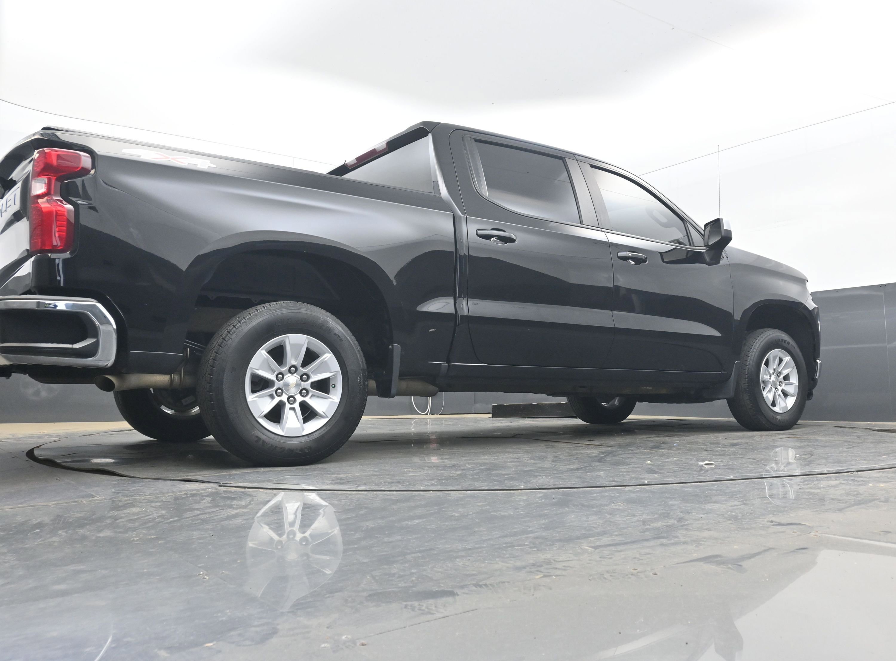 Used 2022 Chevrolet Silverado 1500 LT AWD/4WD image 26