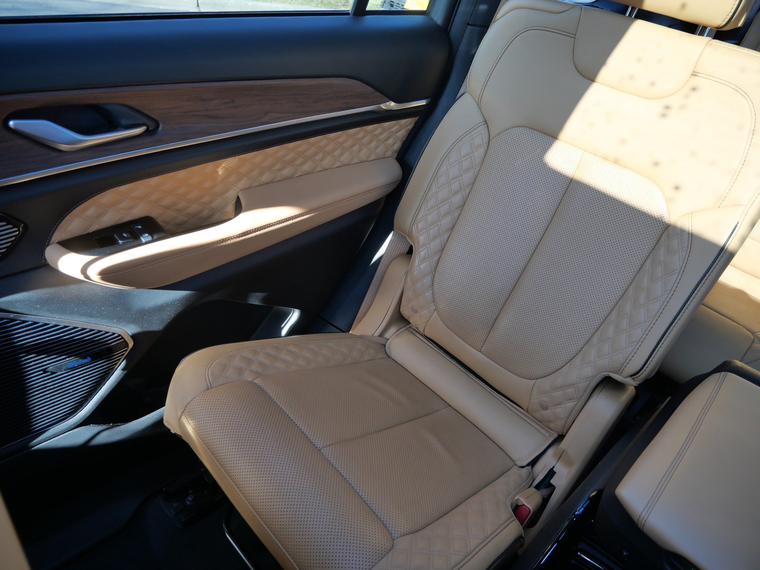 Used 2023 Jeep Grand Cherokee L Summit w/ High Altitude Package image 12