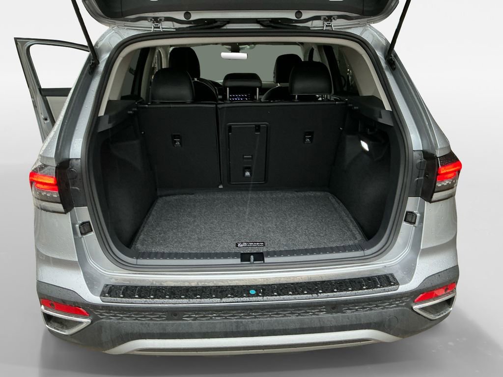 New 2025 Volkswagen Taos SEL image 16