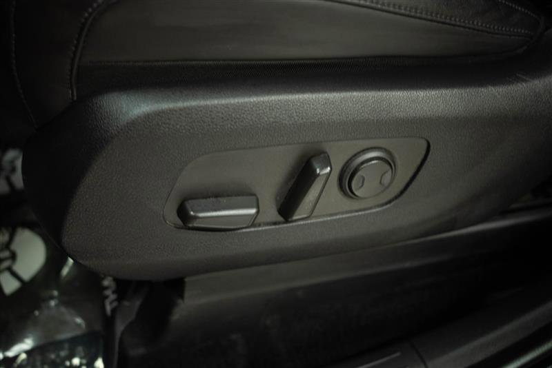 Used 2024 Kia Carnival LX image 11