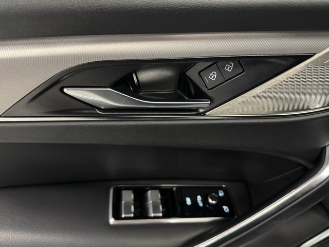 Used 2024 Jaguar F-PACE R-Dynamic S image 25