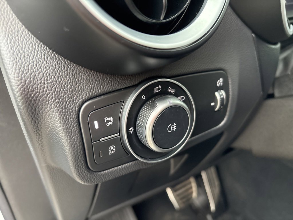 Used 2024 Alfa Romeo Stelvio Sprint image 22