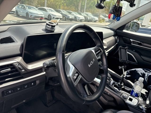 Used 2025 Kia Telluride S image 16