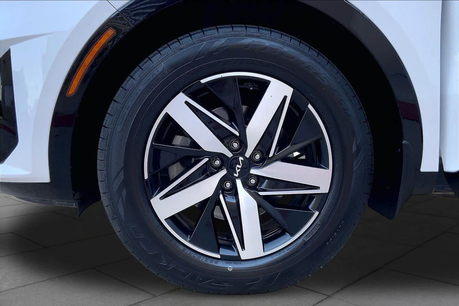 Used 2023 Kia Sorento EX FWD image 11