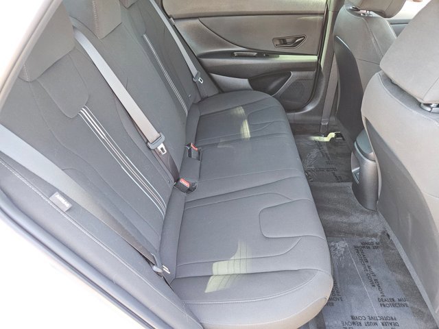 Used 2025 Hyundai Elantra SEL image 24