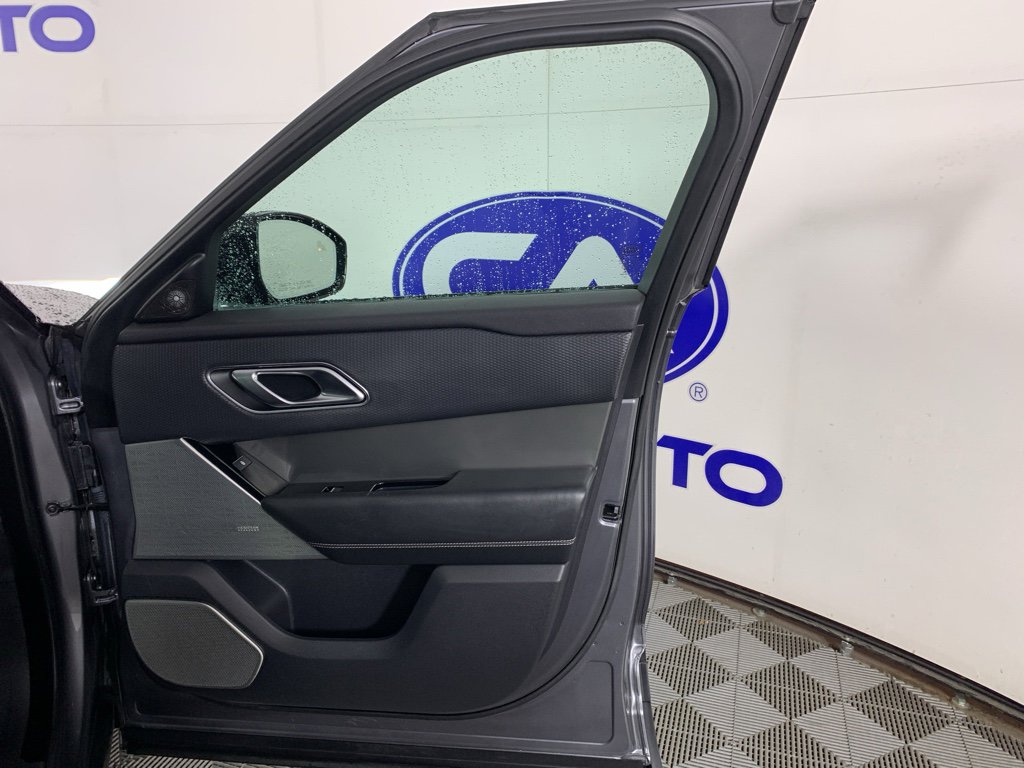 Used 2018 Land Rover Range Rover Velar S image 41