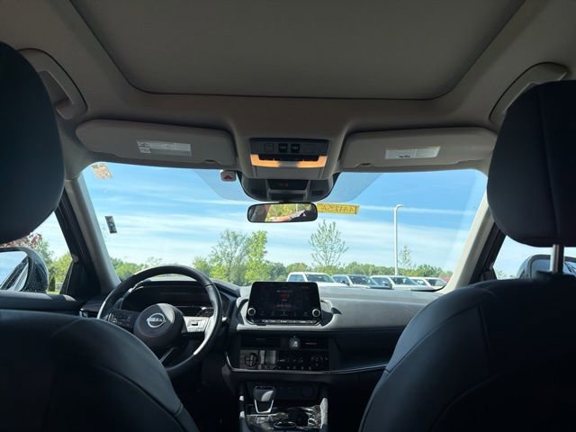 Used 2024 Nissan Rogue SV w/ SV Premium Package AWD/4WD image 16