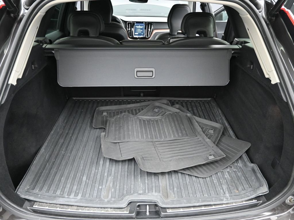 Certified 2023 Volvo XC60 B5 Plus w/ Protection Package Premier image 19