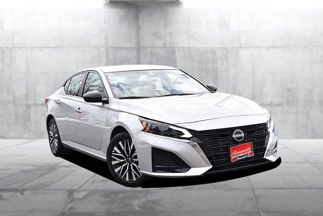 Certified 2025 Nissan Altima 2.5 SV image 2