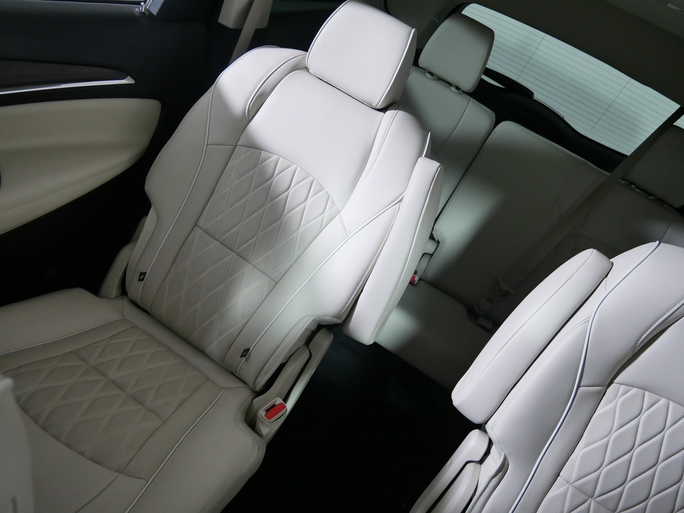 Certified 2023 Buick Enclave Avenir w/ Avenir Technology Package AWD/4WD image 12