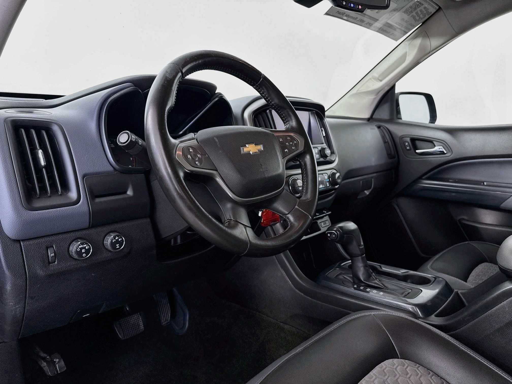 Used 2015 Chevrolet Colorado Z71 AWD/4WD image 9