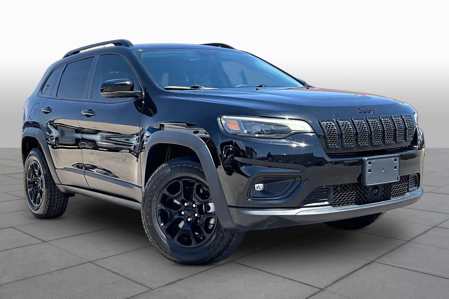 Used 2022 Jeep Cherokee Latitude AWD/4WD image 2