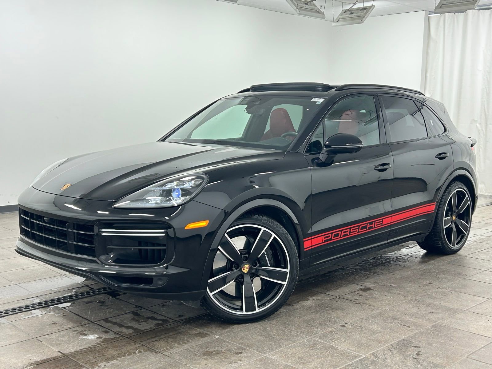 Used 2023 Porsche Cayenne Turbo image 1