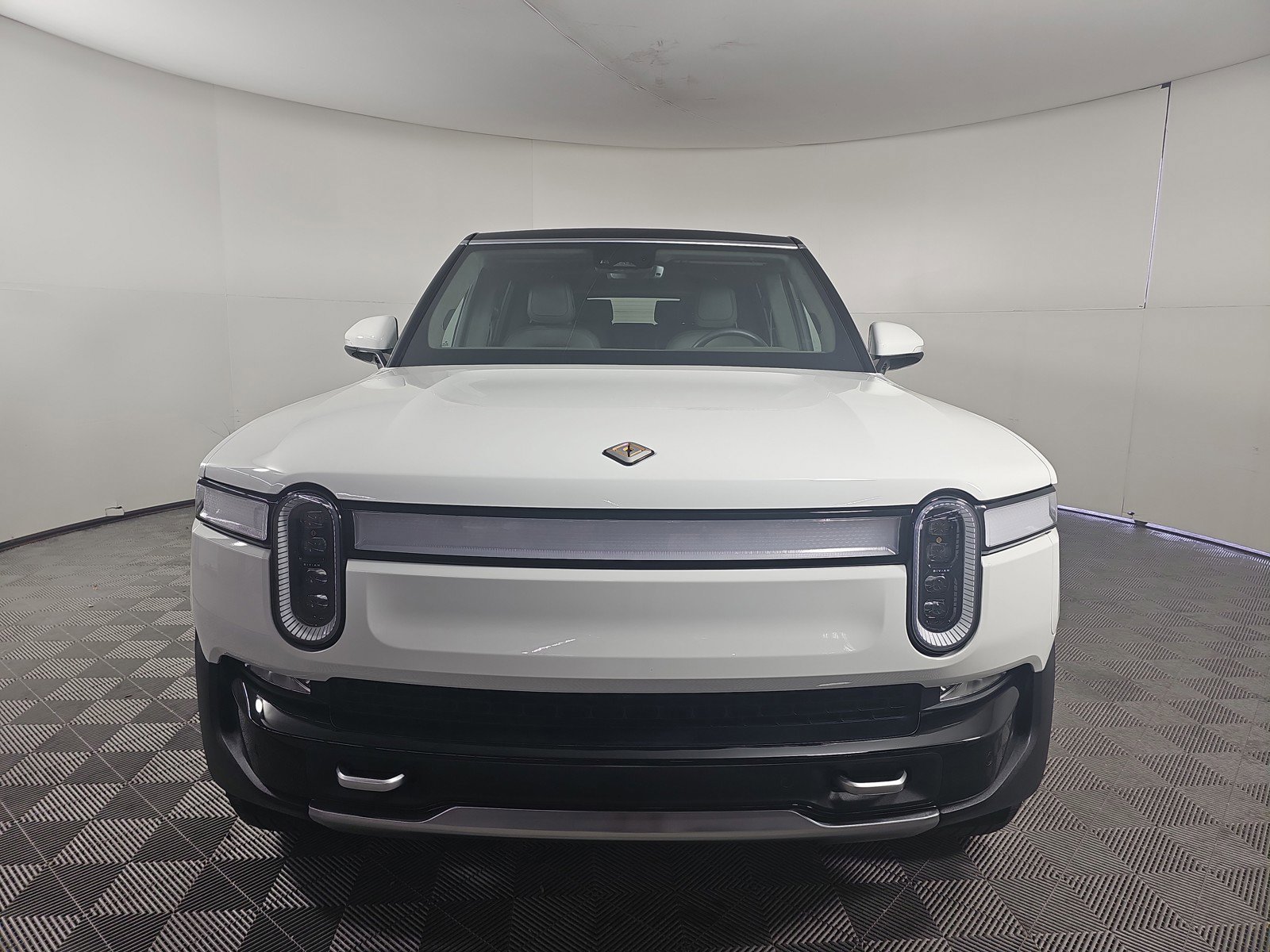 Used 2024 Rivian R1S Adventure image 8