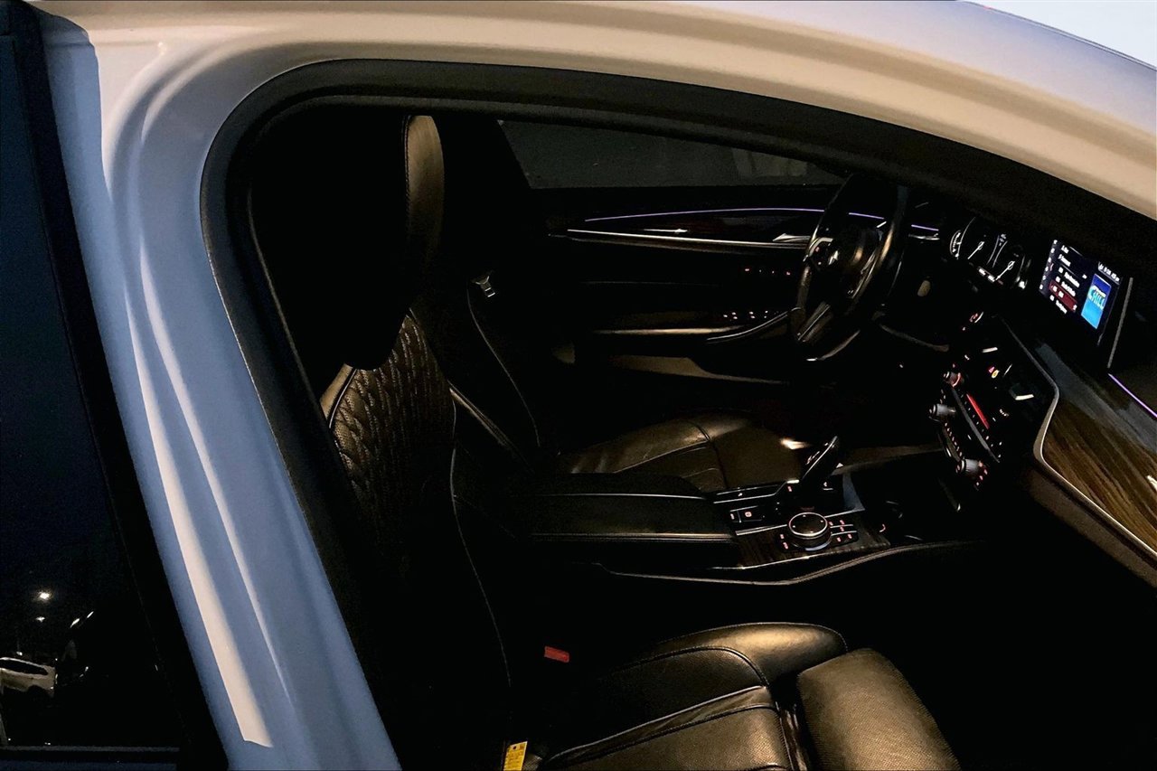 Used 2018 BMW 540i image 29