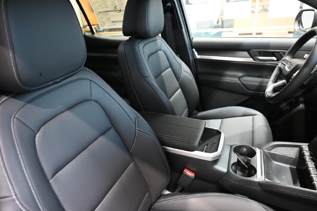 New 2027 GMC Terrain Elevation w/ Elevation Premium Package FWD image 8