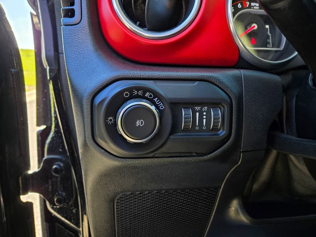 Used 2018 Jeep Wrangler Unlimited Rubicon w/ Safety Group AWD/4WD image 16