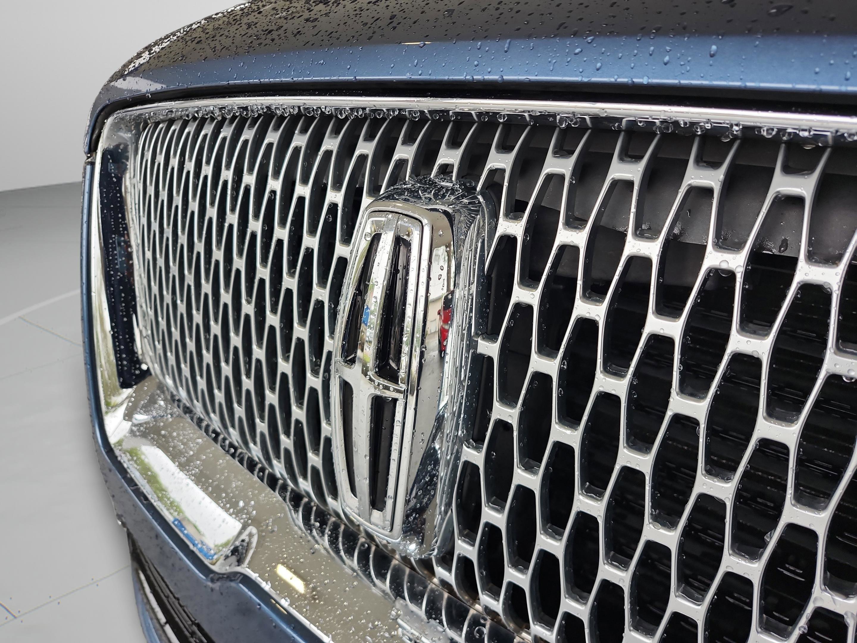 Used 2018 Lincoln Navigator Select w/ Technology Package image 25