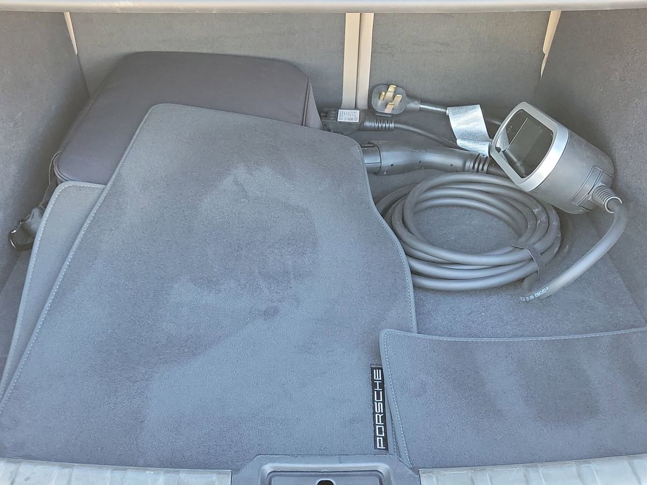 Used 2023 Porsche Taycan 4S image 8