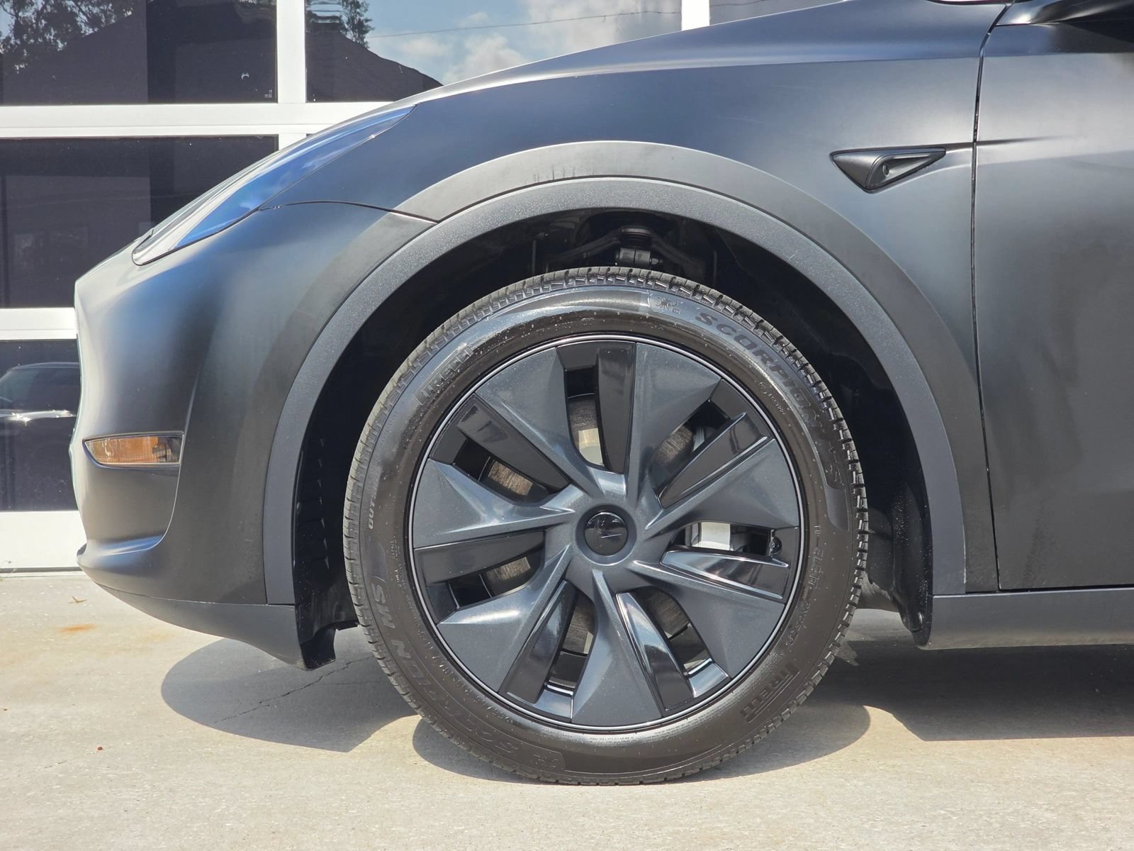 Used 2025 Tesla Model Y Long Range RWD image 36