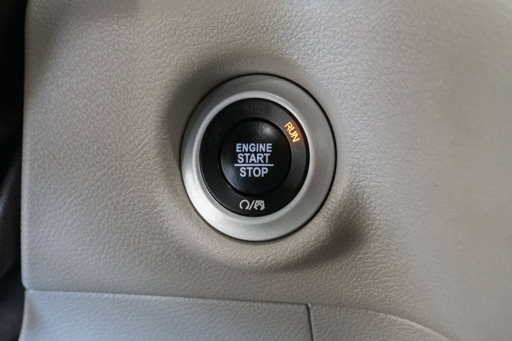 Used 2019 Chrysler Pacifica Touring-L Plus w/ Advanced Safetytec Group FWD image 16
