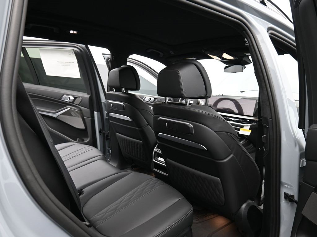 New 2026 BMW X7 M60i w/ Executive Package image 30