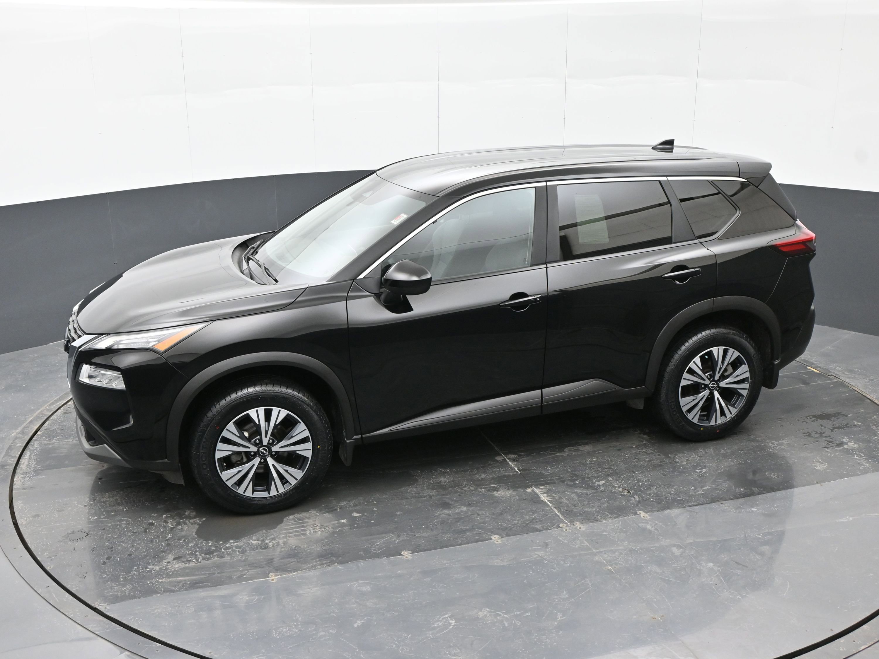 Used 2023 Nissan Rogue SV image 32