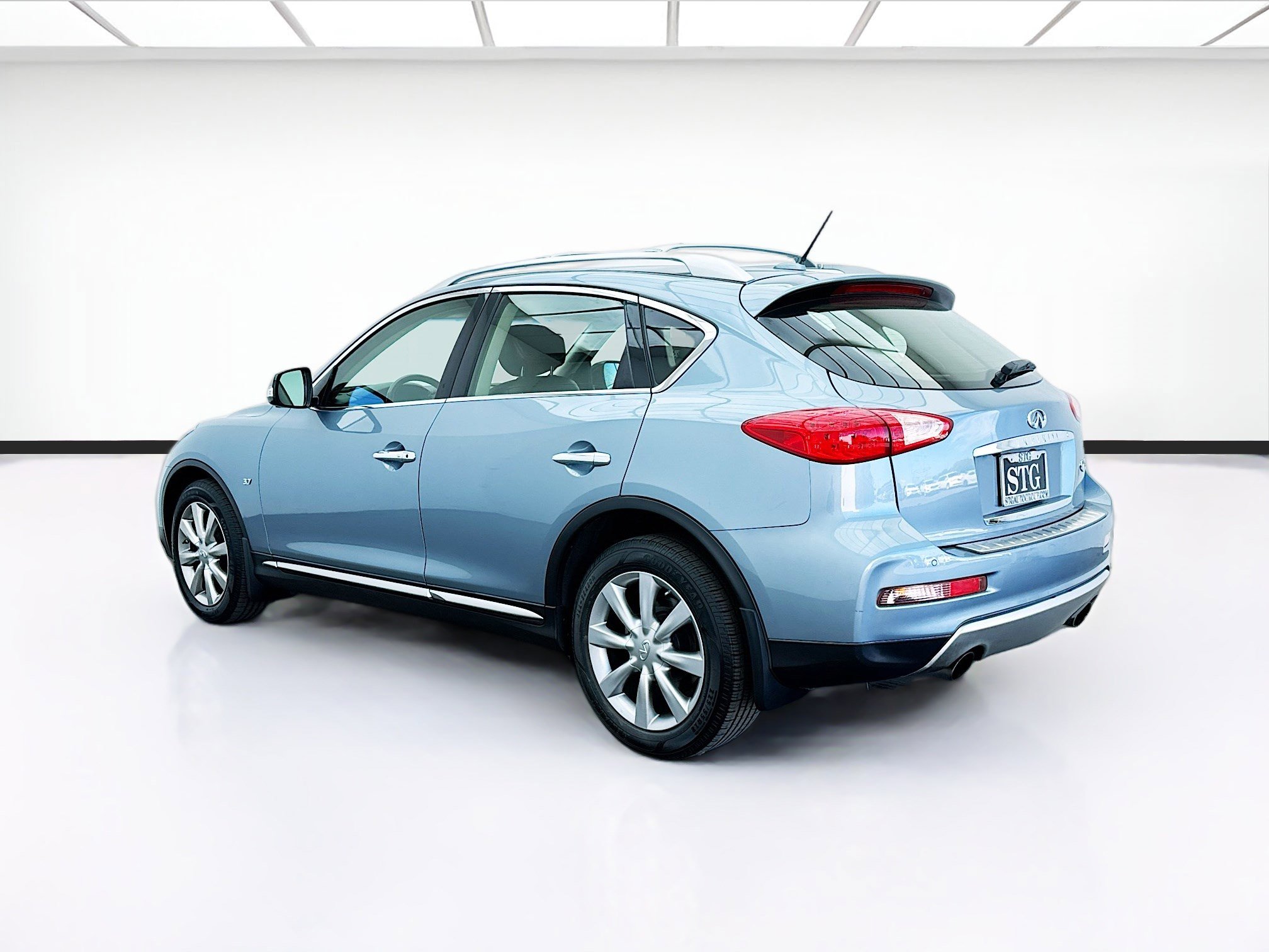 Used 2017 INFINITI QX50 2WD w/ Premium Plus Package image 6