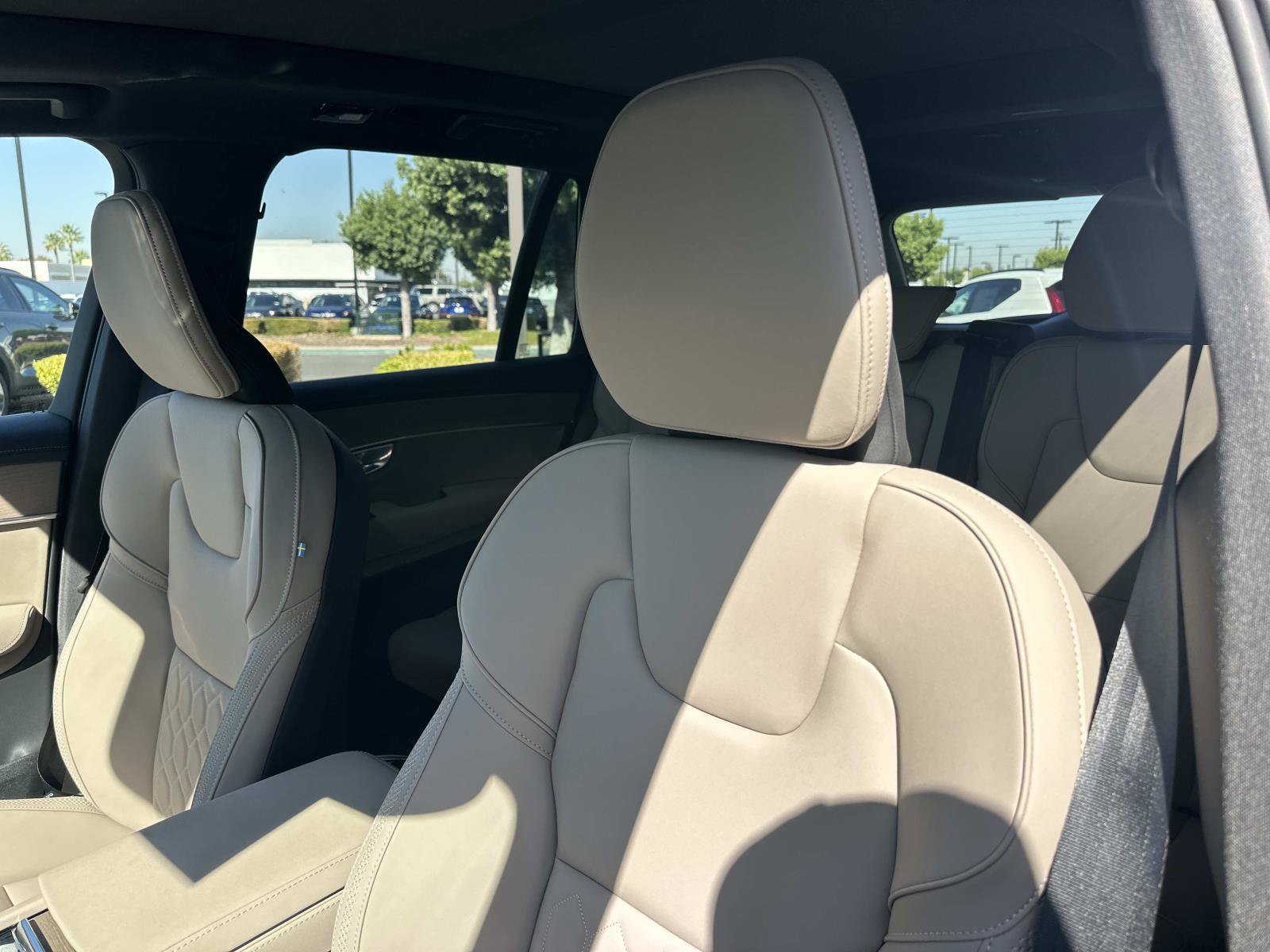 New 2026 Volvo XC90 T8 Plus w/ Protection Package Premier AWD/4WD image 15