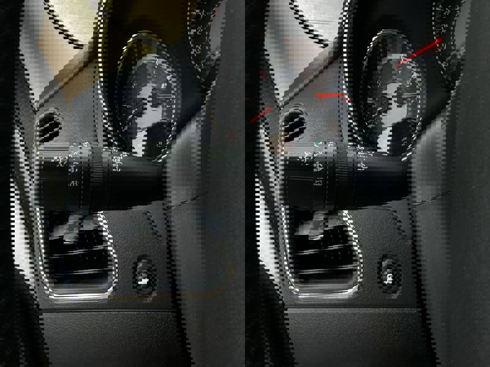 Used 2013 Chrysler 200 Limited image 27