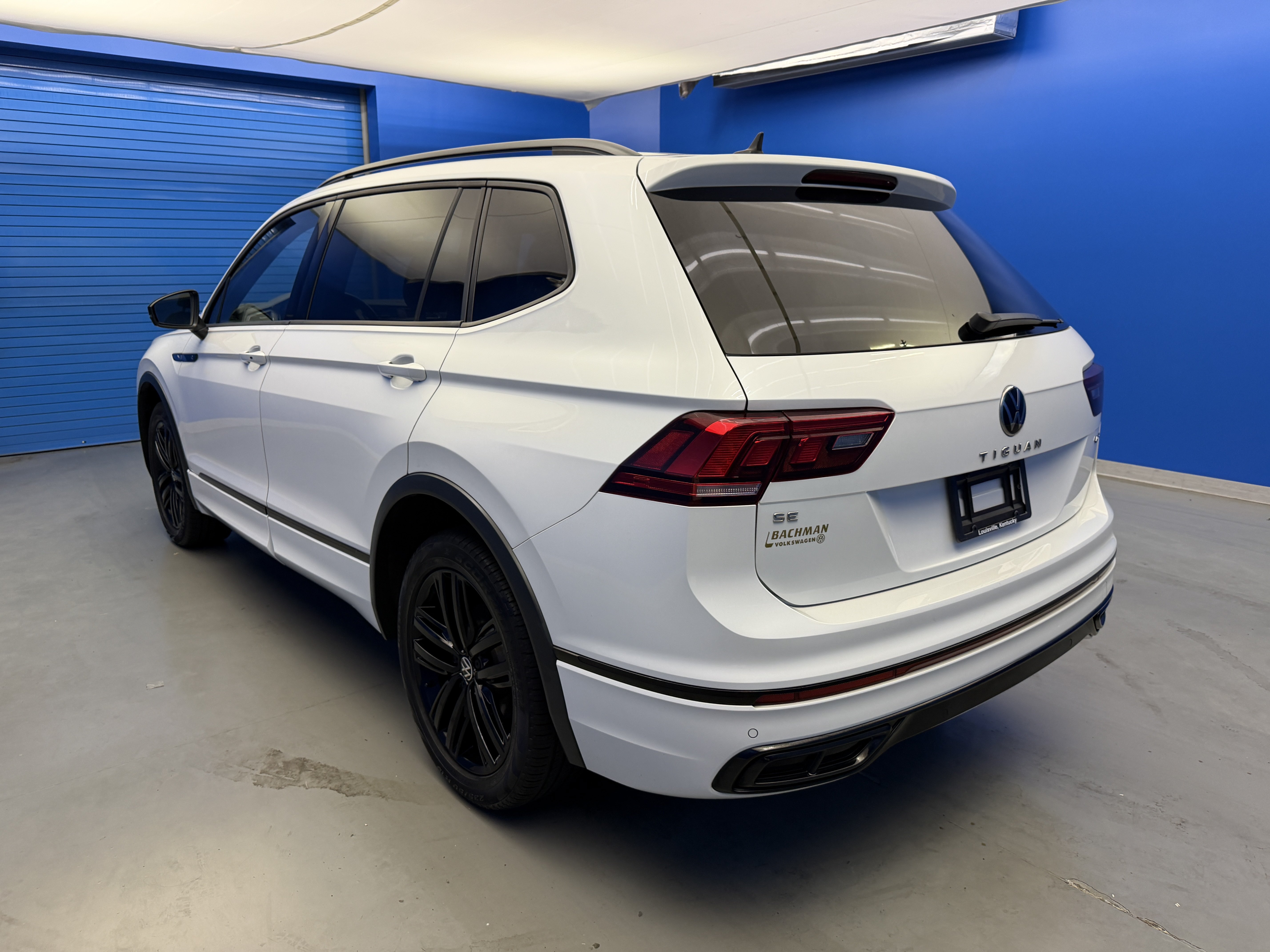 Used 2022 Volkswagen Tiguan SE R-Line AWD/4WD image 5