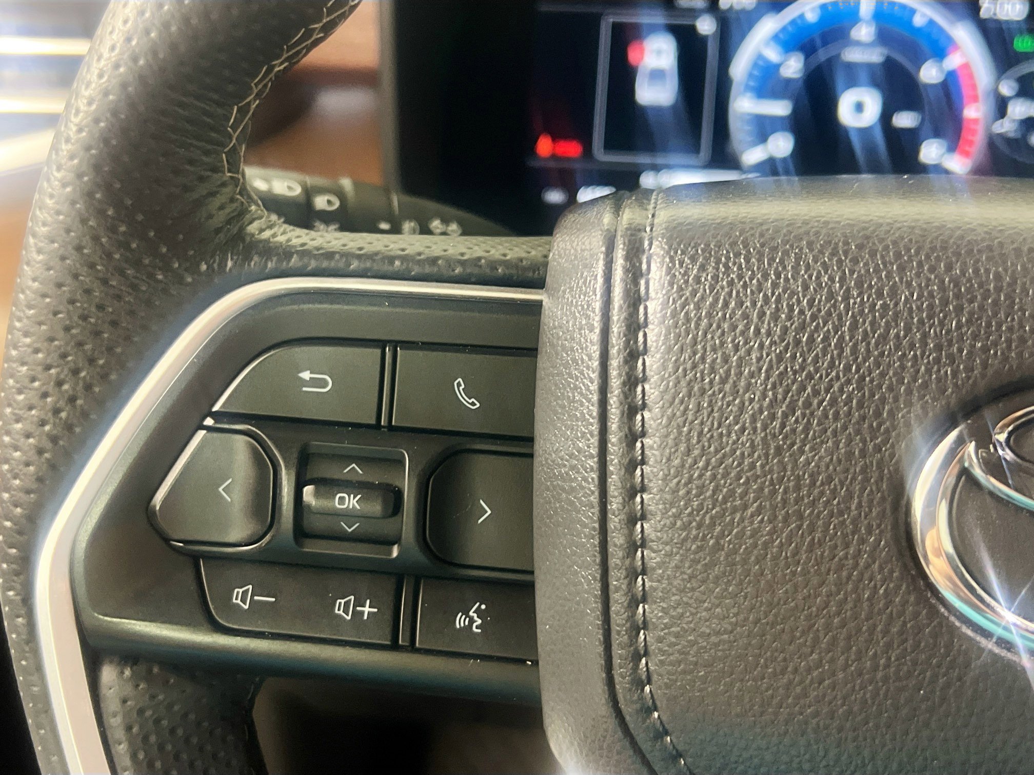 Used 2025 Toyota Tundra 1794 Edition w/ TRD Off-Road Package image 18