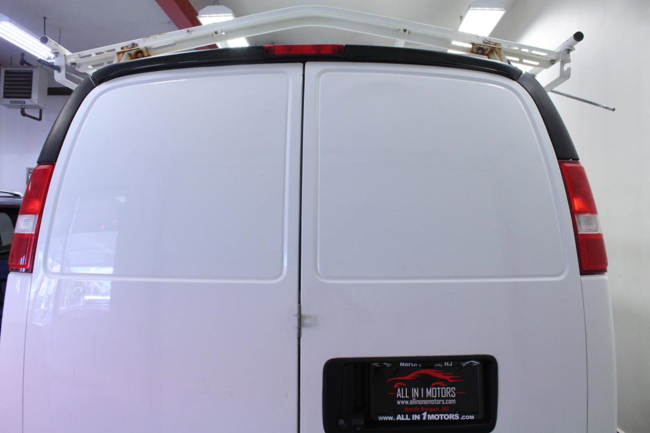 Used 2017 Chevrolet Express 2500 RWD image 4
