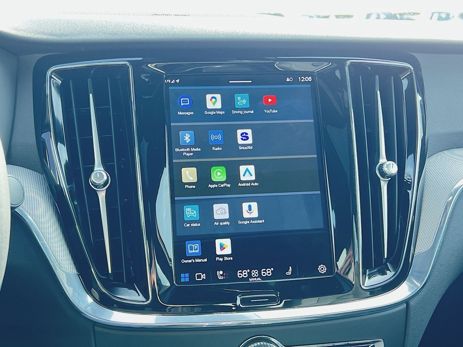 Used 2024 Volvo S60 B5 Plus w/ Climate Package image 18