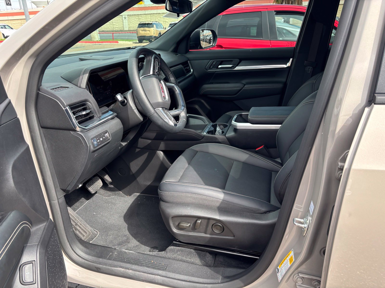 Used 2026 GMC Terrain Elevation w/ Elevation Premium Package FWD image 8